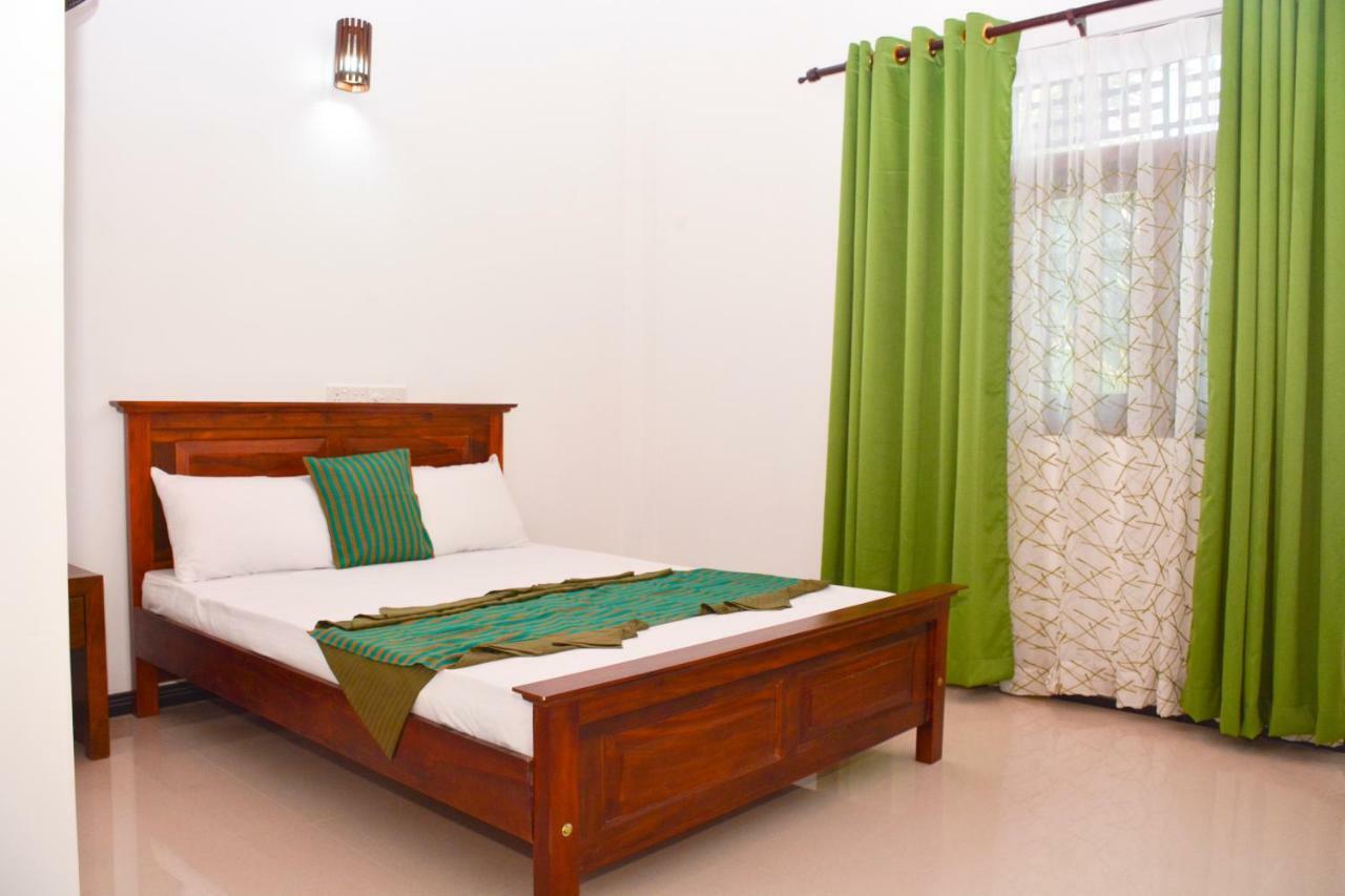 Brisa Marina Hotel Negombo Exterior photo